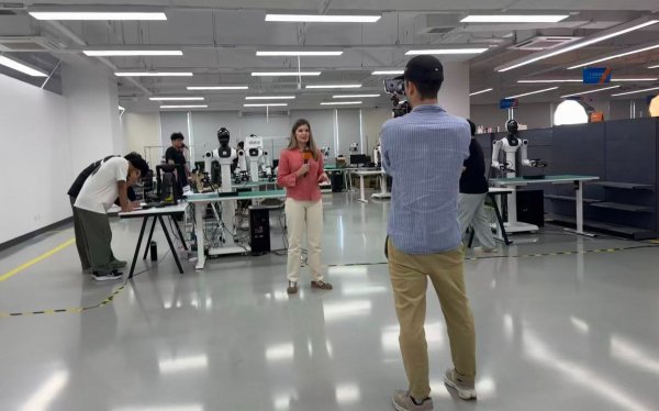 AG真人中国官网登录入口 外媒记者实探北京智造：中国新动力汽车极度有竞争力