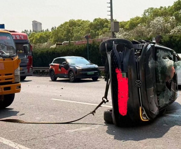 AG真人·(中国)官方网站 新动力车“一车难求”VS燃油车“骨折甩卖”，车市格局重塑进行时