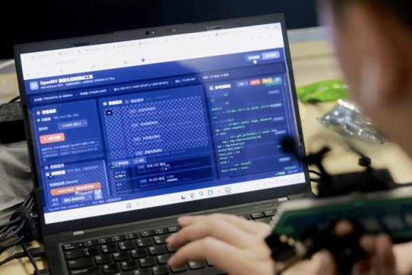 AG真人中国官网登录入口 当AI“席卷”AI，AI工程师们齐在“卷”啥?
