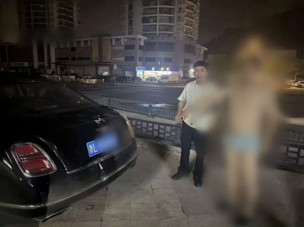 AG真人中国官网登录入口 一辆宾利内放着3000多万元财物，夜深被东说念主盗走价值30万元的金条和腕表