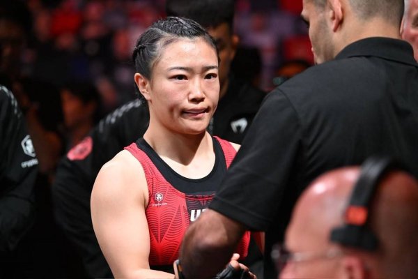 AG真人中国官网登录入口 “格斗大夫”石铭斩获UFC首胜 但愿能将我方的故事拍成电影